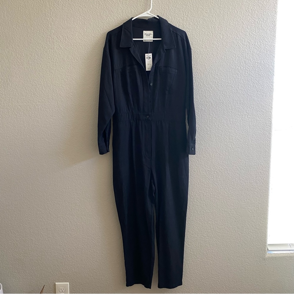 NWT Abercrombie Utility Jumpsuit 🖤